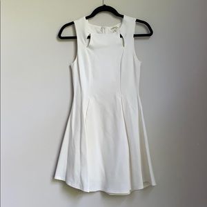 Monteau White sleeveless dress